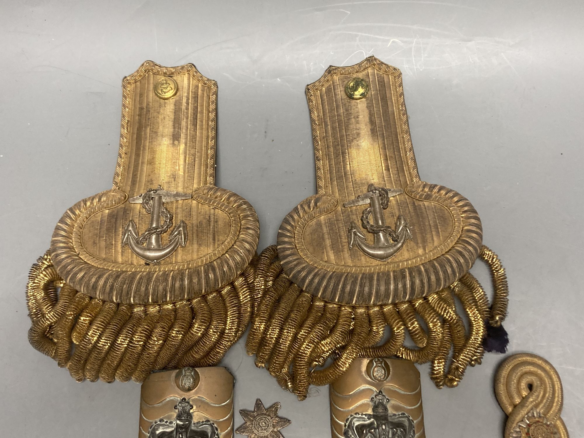 Two pairs of epaulettes with one shoulder bar, longest 24cm